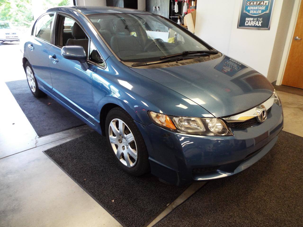 Toyota Camry LE 5-Spd AT 2009