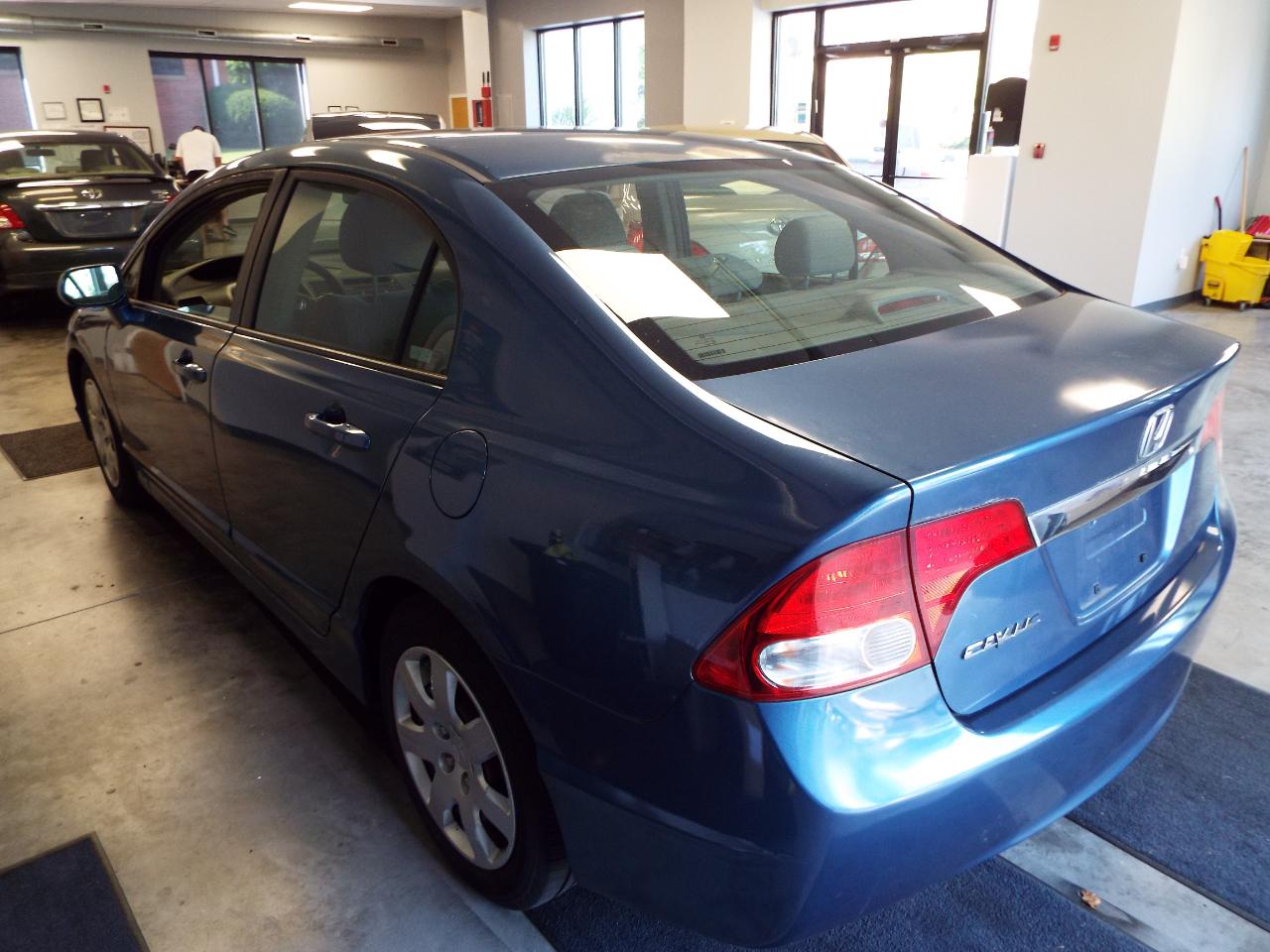 Toyota Camry LE 5-Spd AT 2009