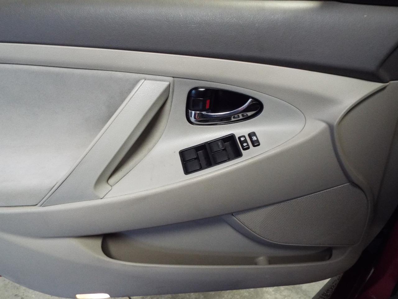 Toyota Camry LE 5-Spd AT 2009