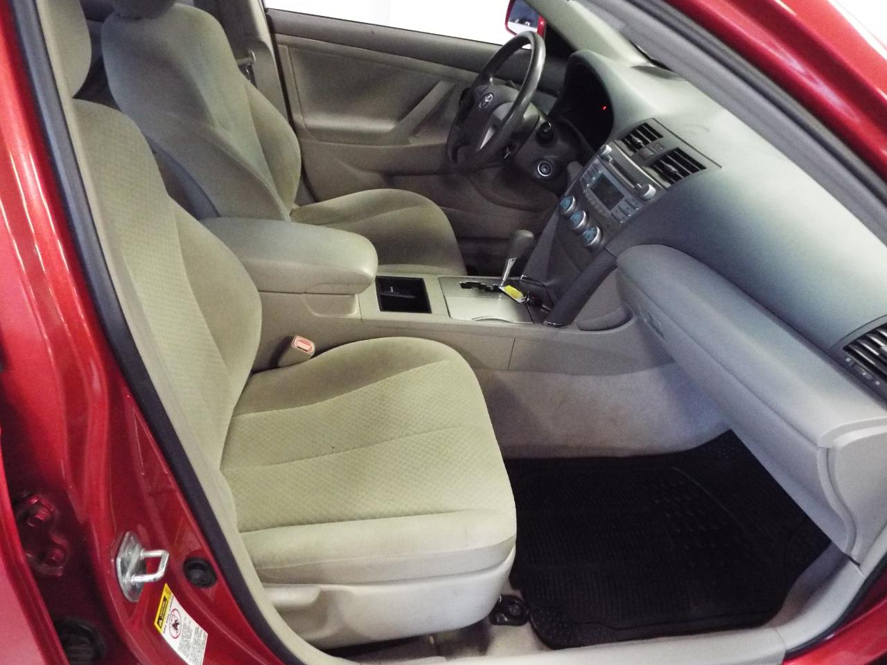 Toyota Camry LE 5-Spd AT 2009