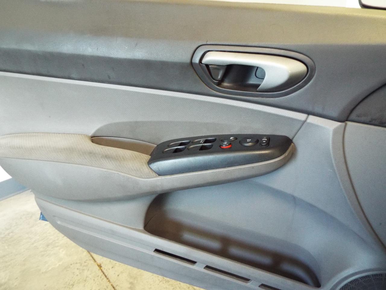 Honda Civic LX Sedan 5-Speed AT 2009