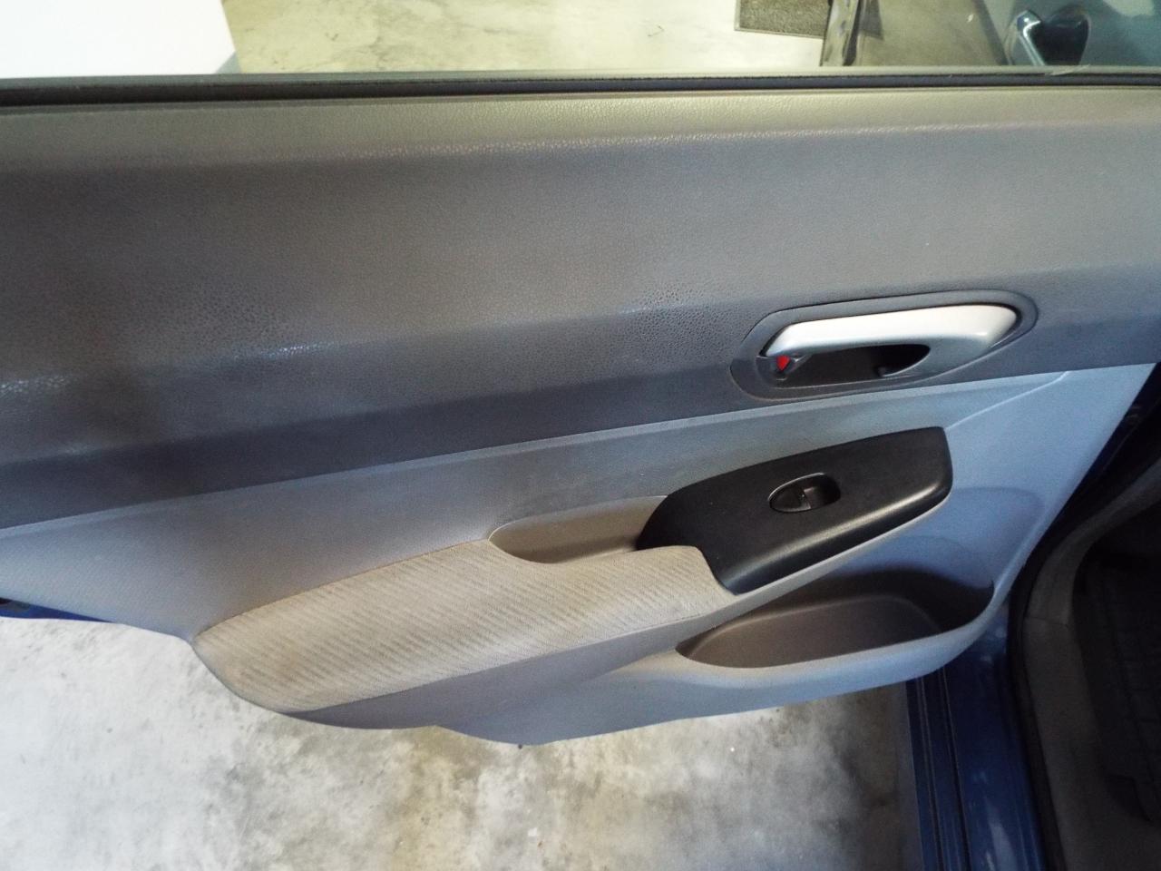 Honda Civic LX Sedan 5-Speed AT 2009