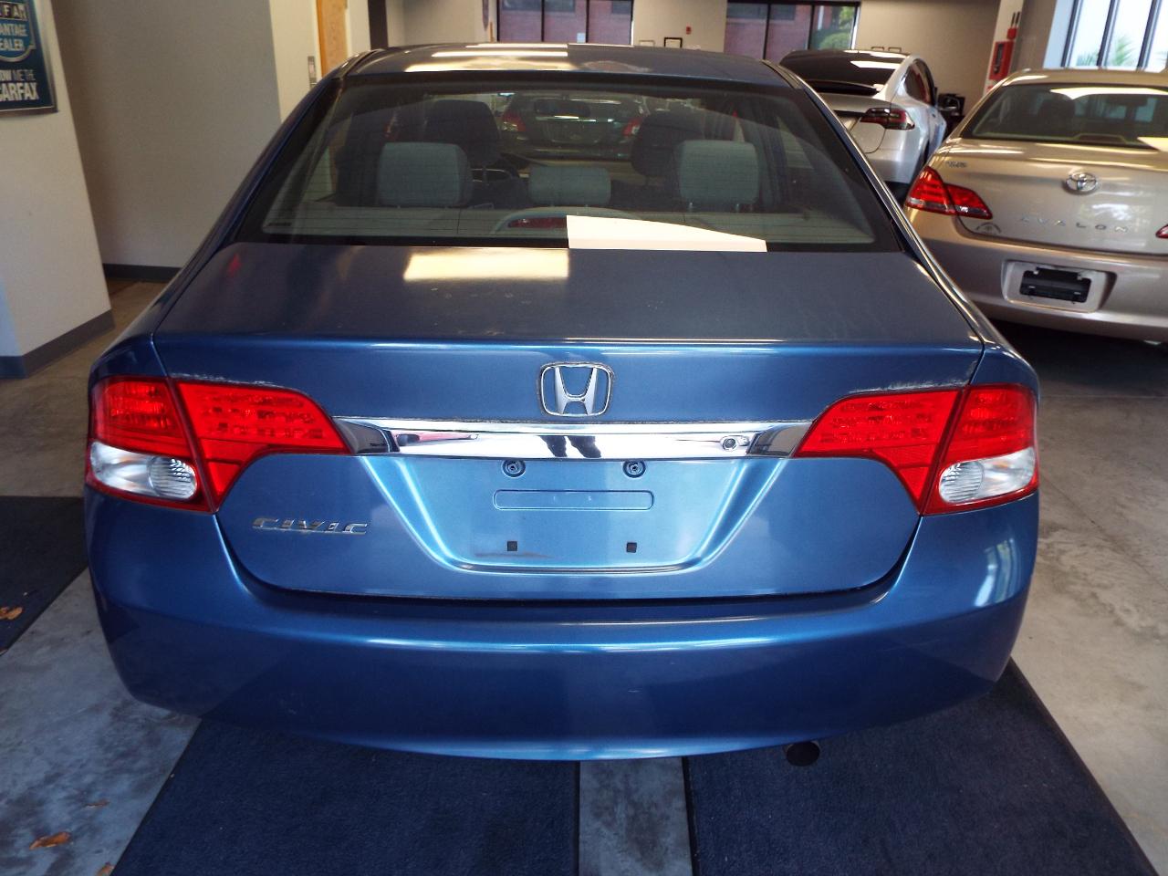 Honda Civic LX Sedan 5-Speed AT 2009