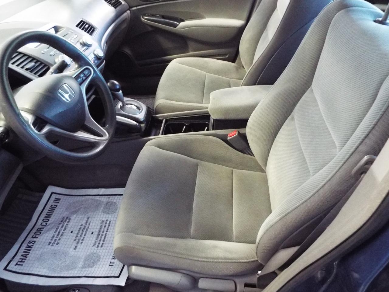 Honda Civic LX Sedan 5-Speed AT 2009