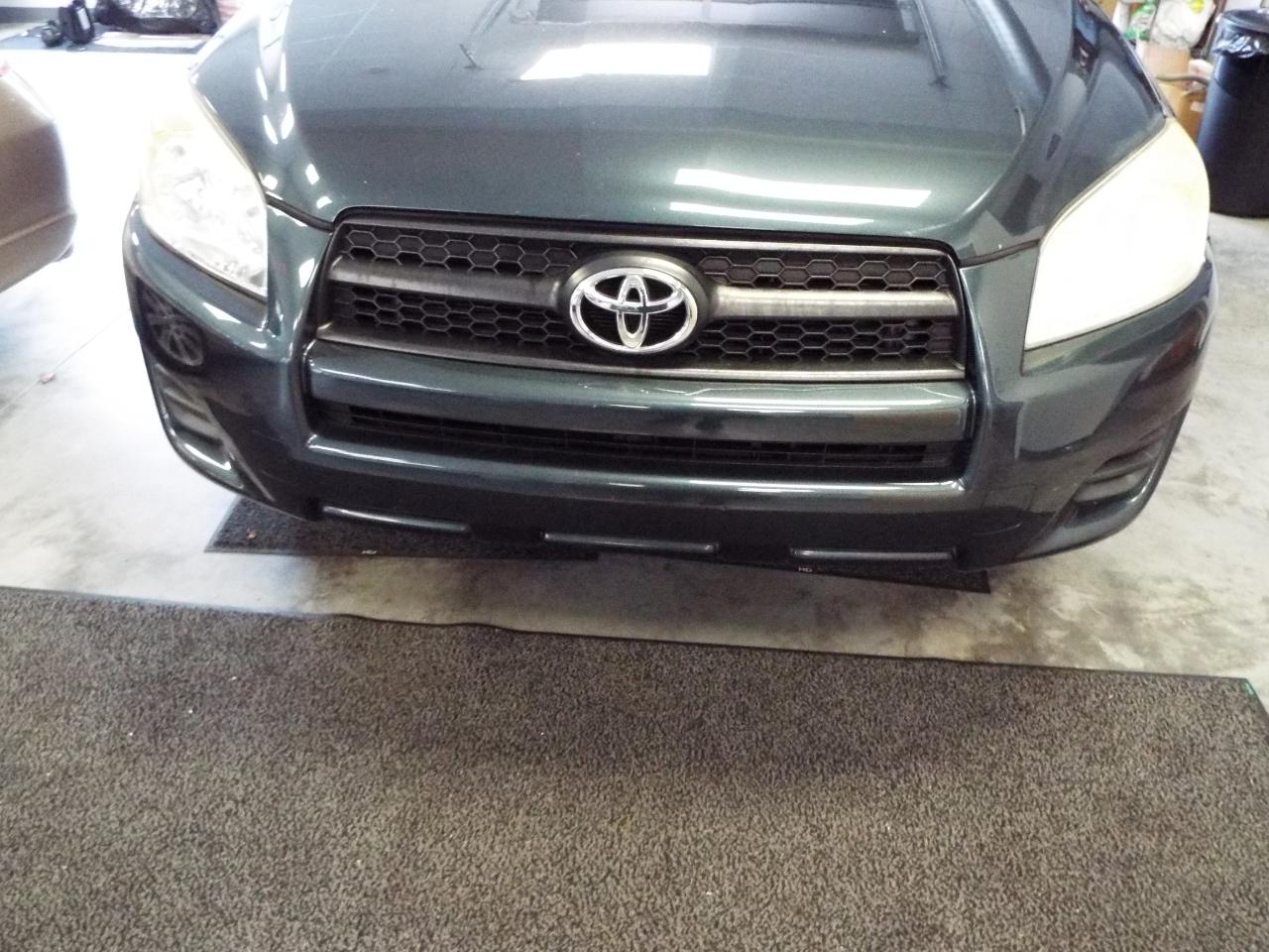 Toyota RAV4 Base I4 4WD 2012