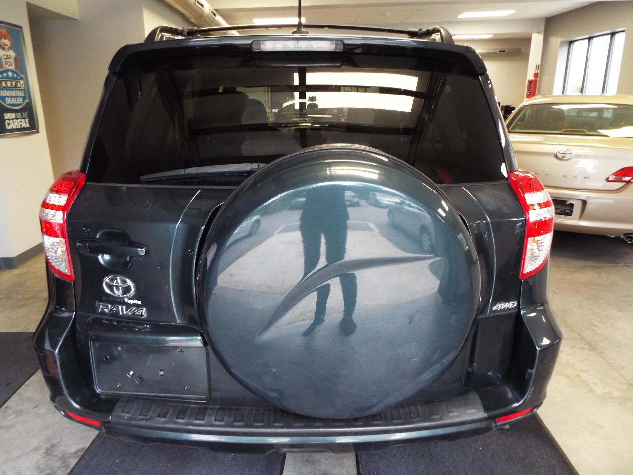Toyota RAV4 Base I4 4WD 2012
