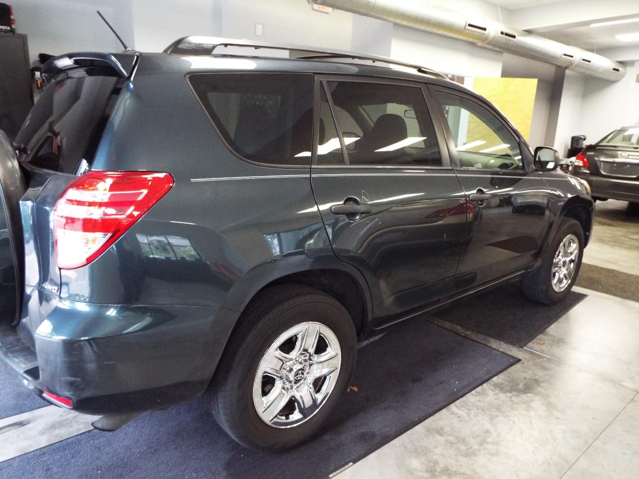 Toyota RAV4 Base I4 4WD 2012