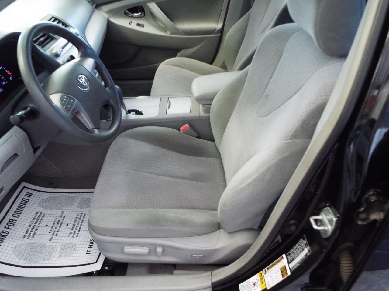 Toyota Camry LE 6-Spd AT 2010