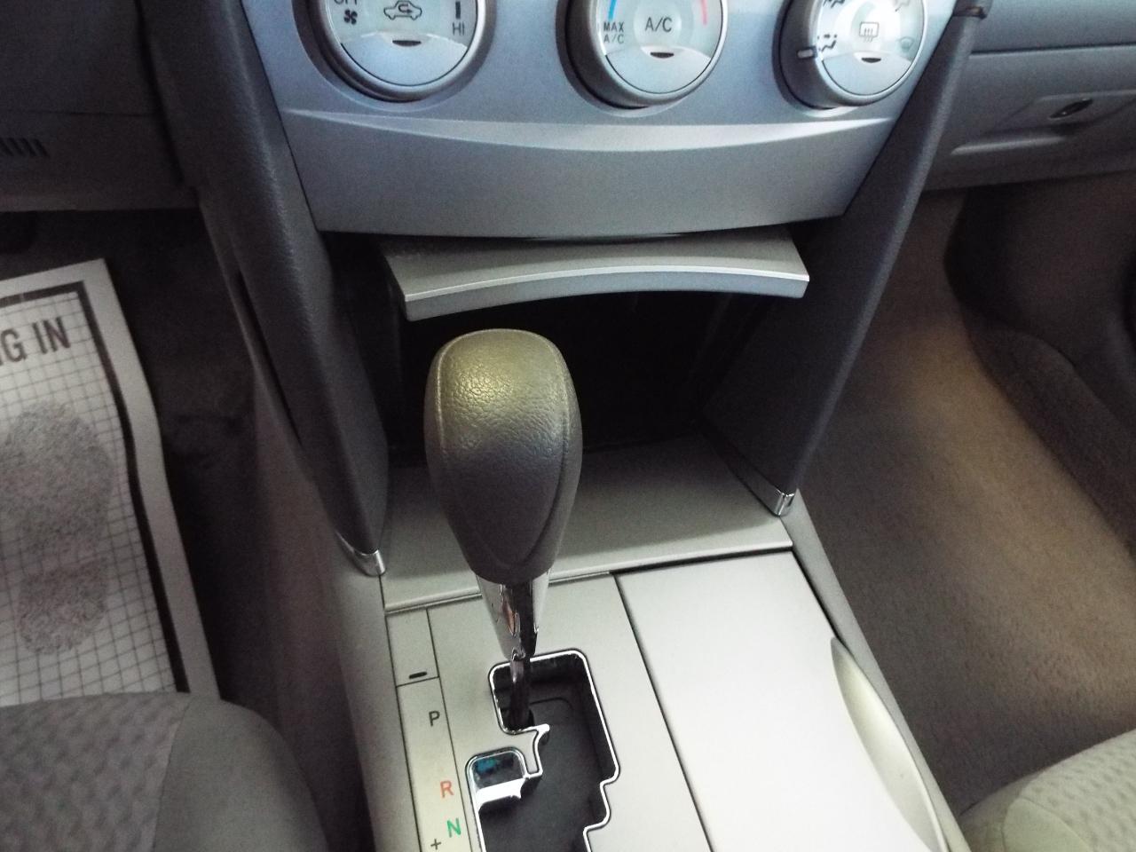Toyota Camry LE 6-Spd AT 2010
