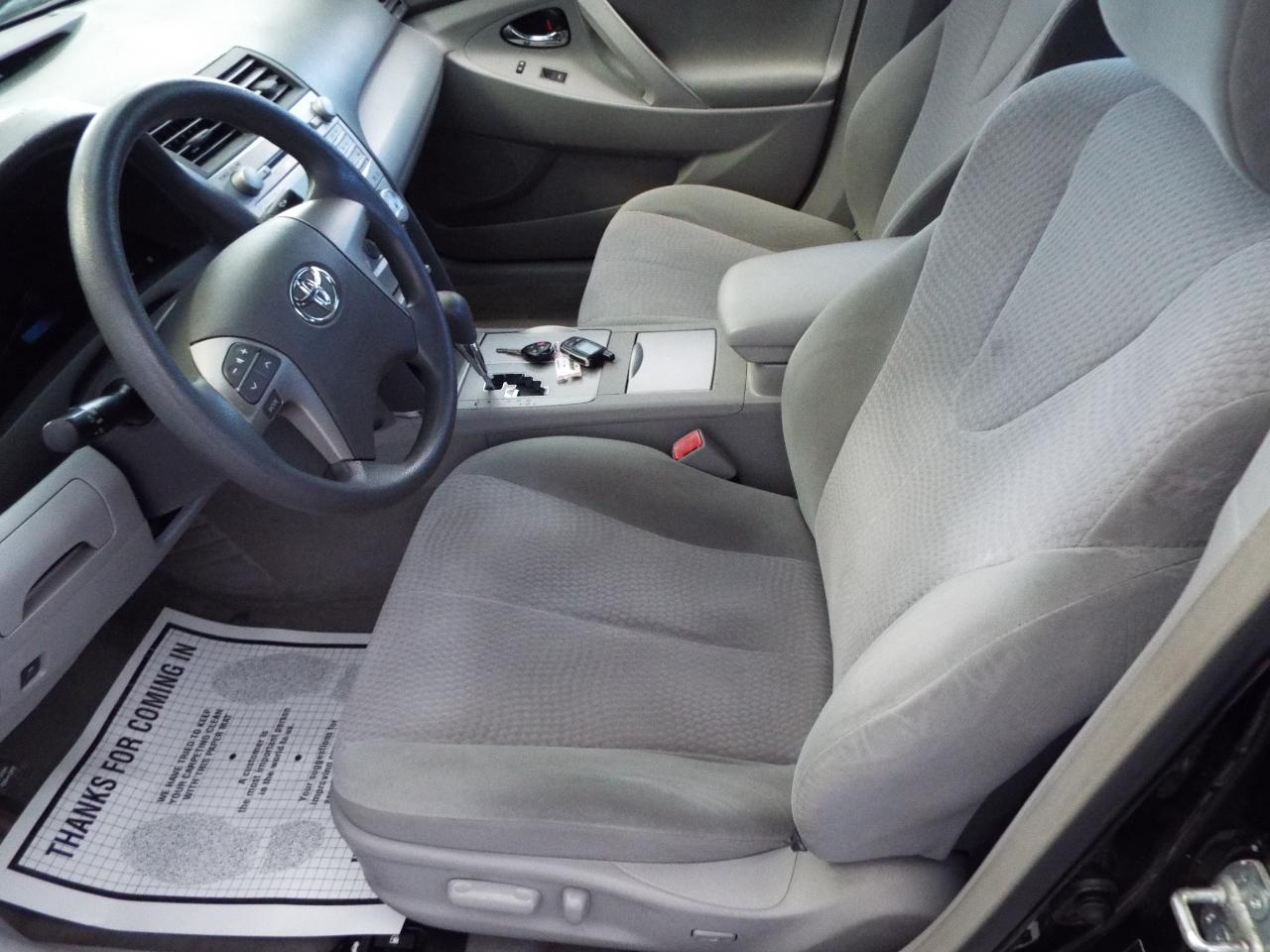 Toyota Camry LE 6-Spd AT 2010