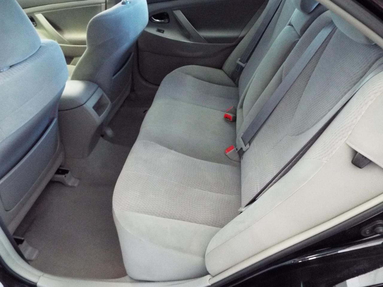 Toyota Camry LE 6-Spd AT 2010