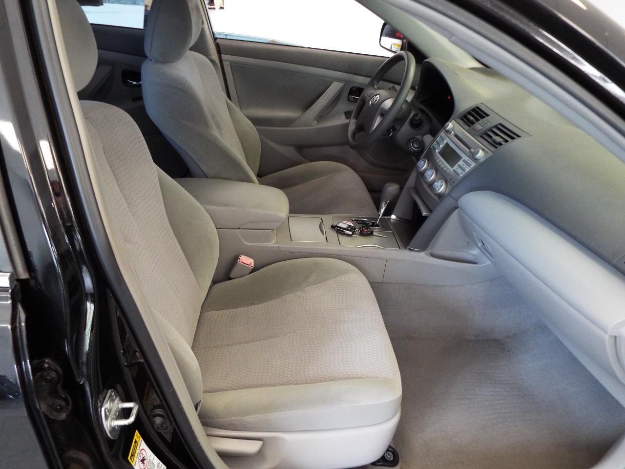 Toyota Camry LE 6-Spd AT 2010