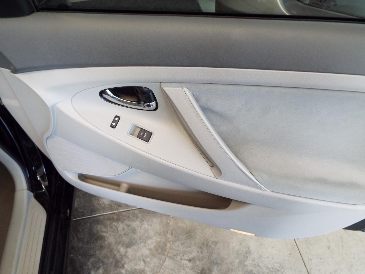 Toyota Camry LE 6-Spd AT 2010
