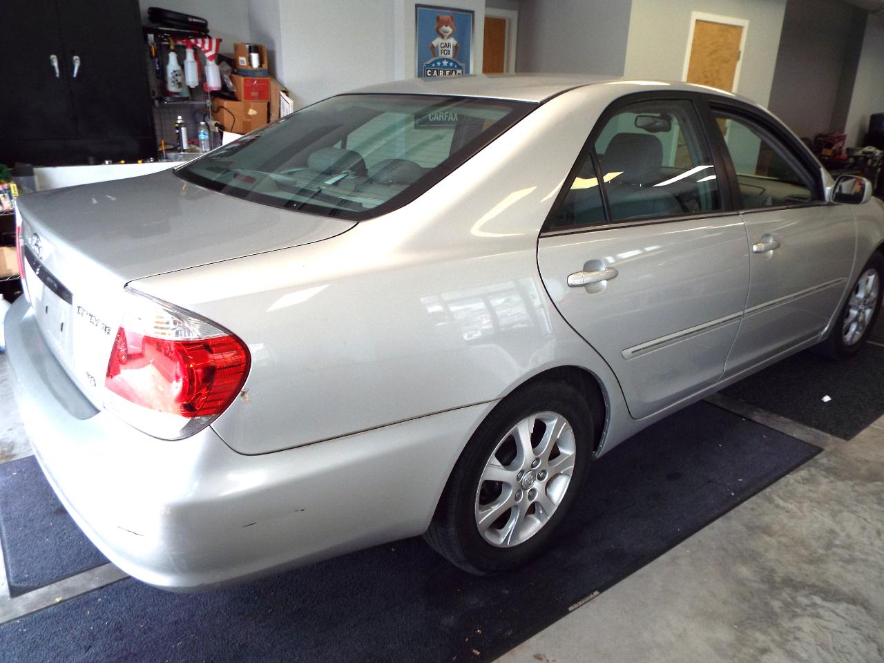 Toyota Camry XLE V6 2005