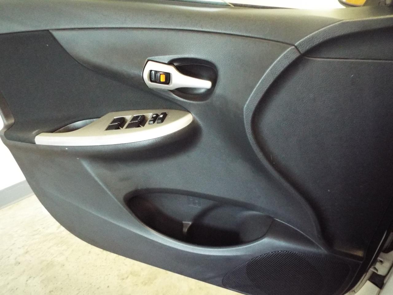 Toyota Corolla S 4-Speed AT 2012