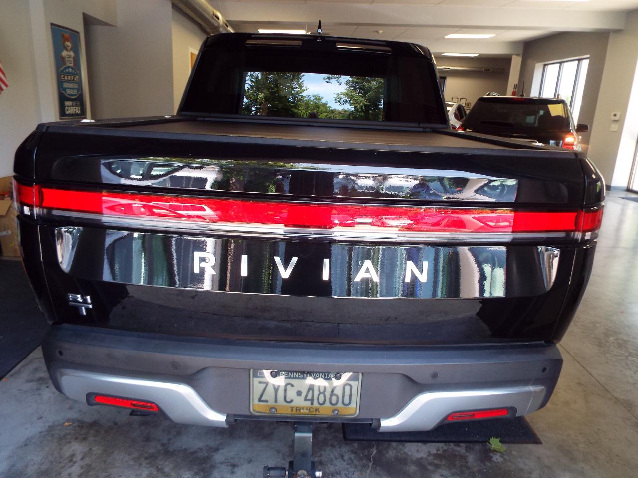 Rivian R1T Adventure 2023