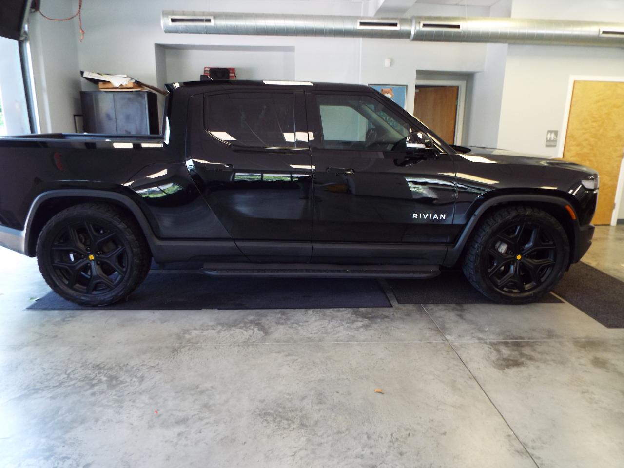 Rivian R1T Adventure 2023