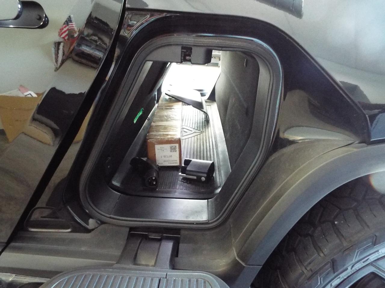 Rivian R1T Adventure 2023