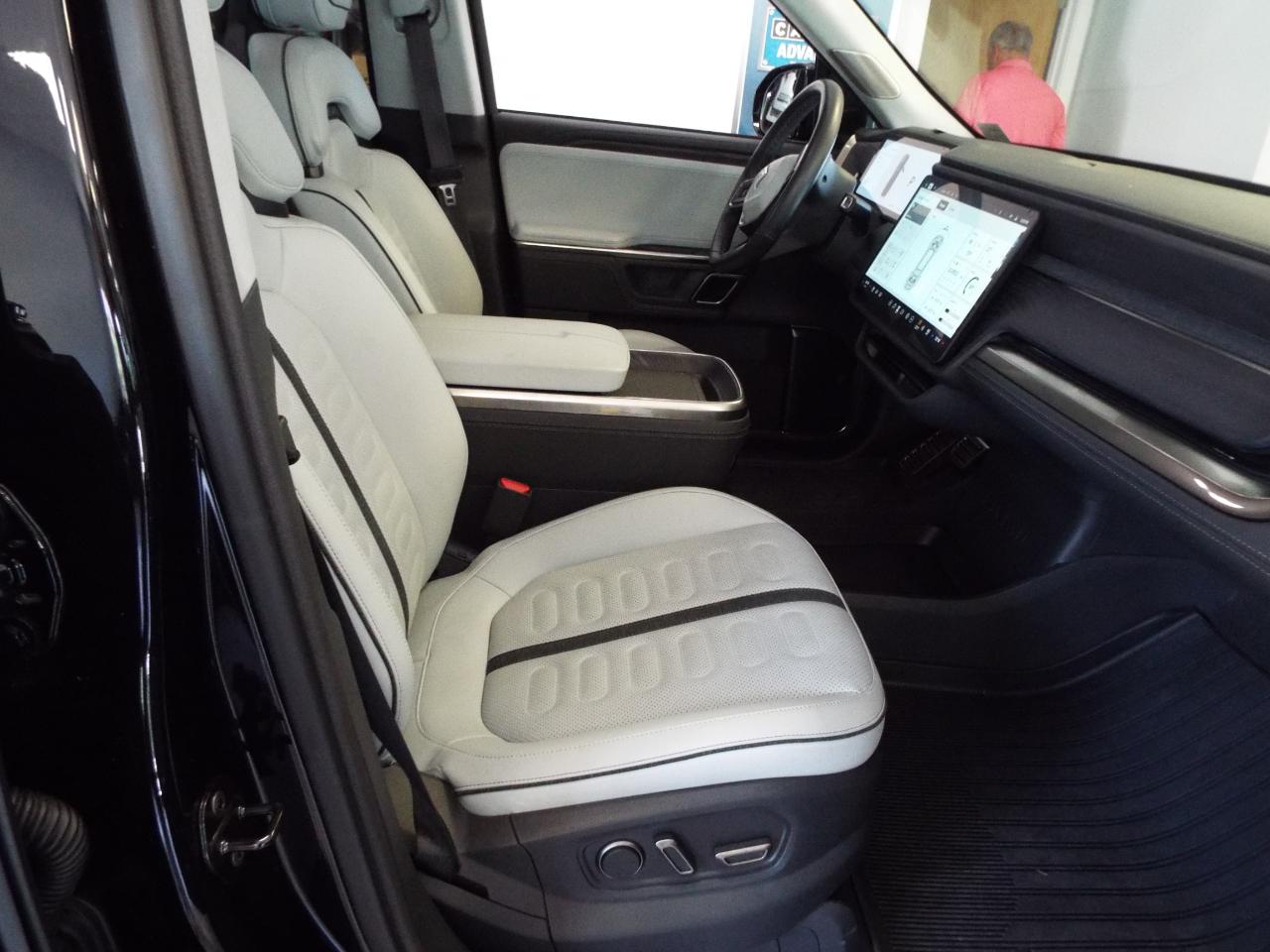 Rivian R1T Adventure 2023