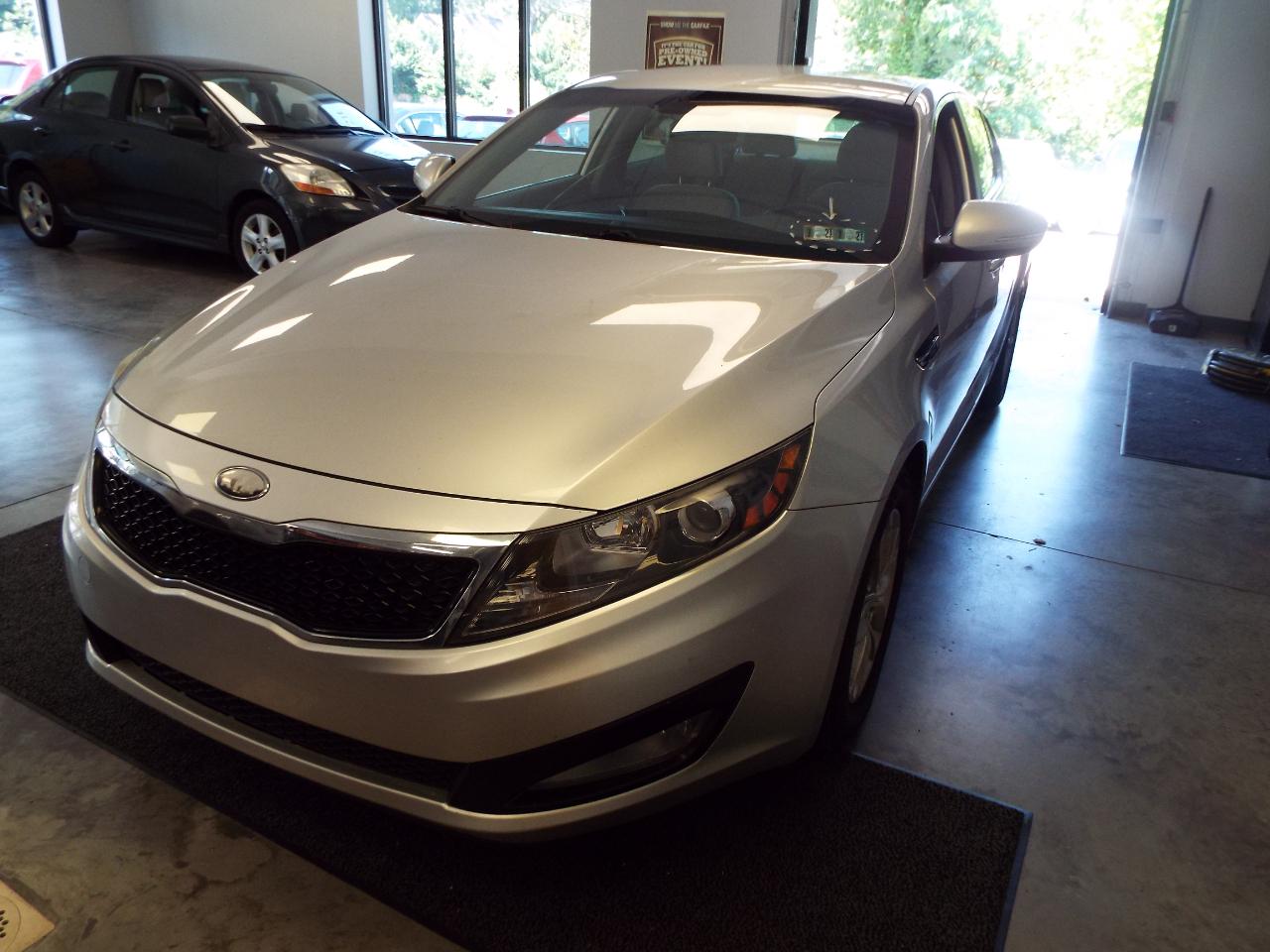 Kia Optima LX MT 2013