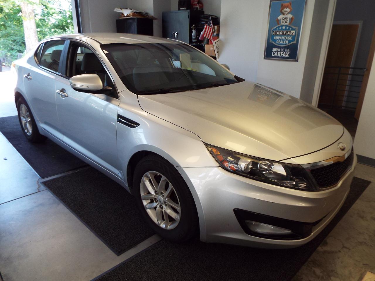 Kia Optima LX MT 2013