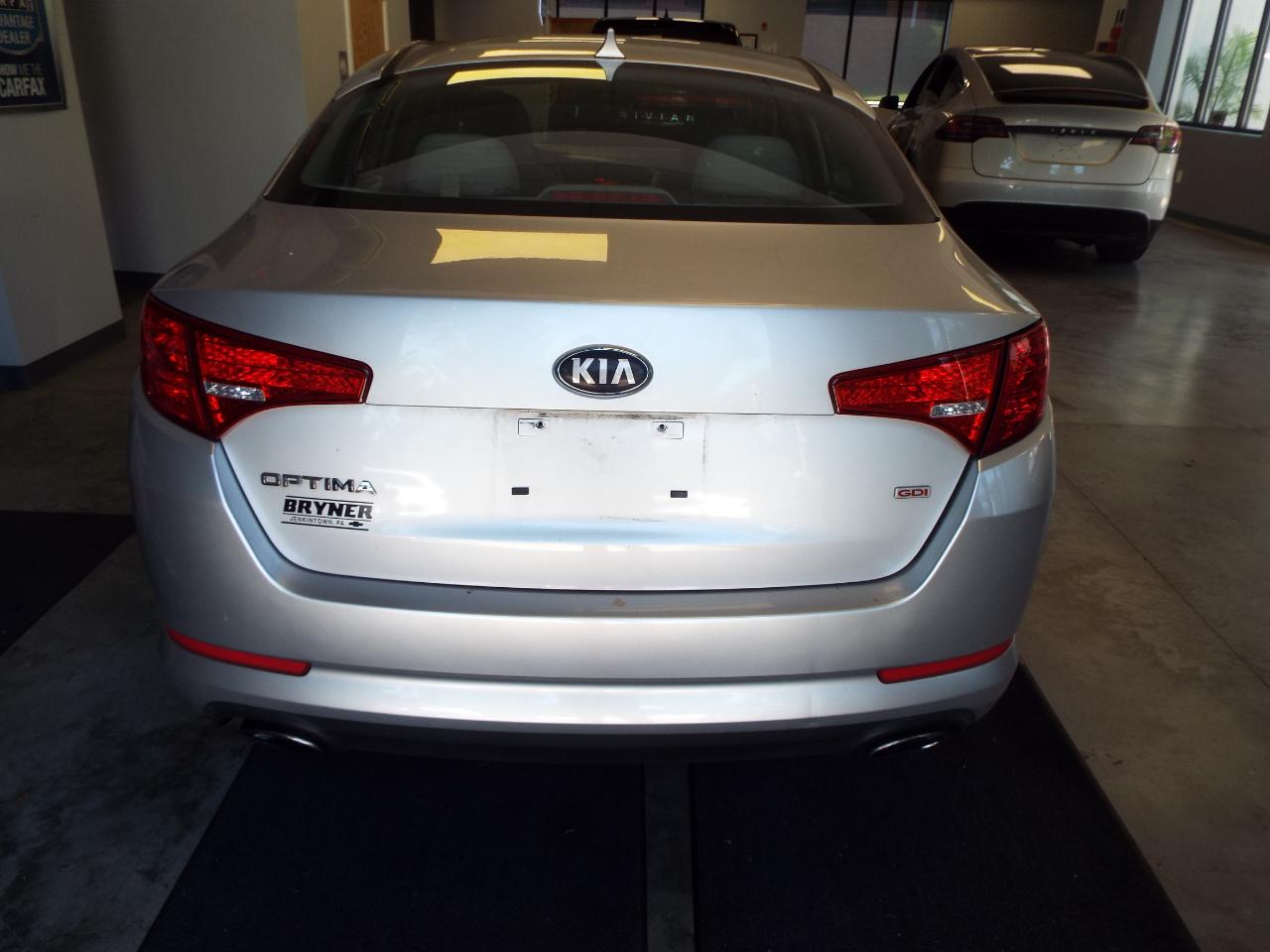 Kia Optima LX MT 2013