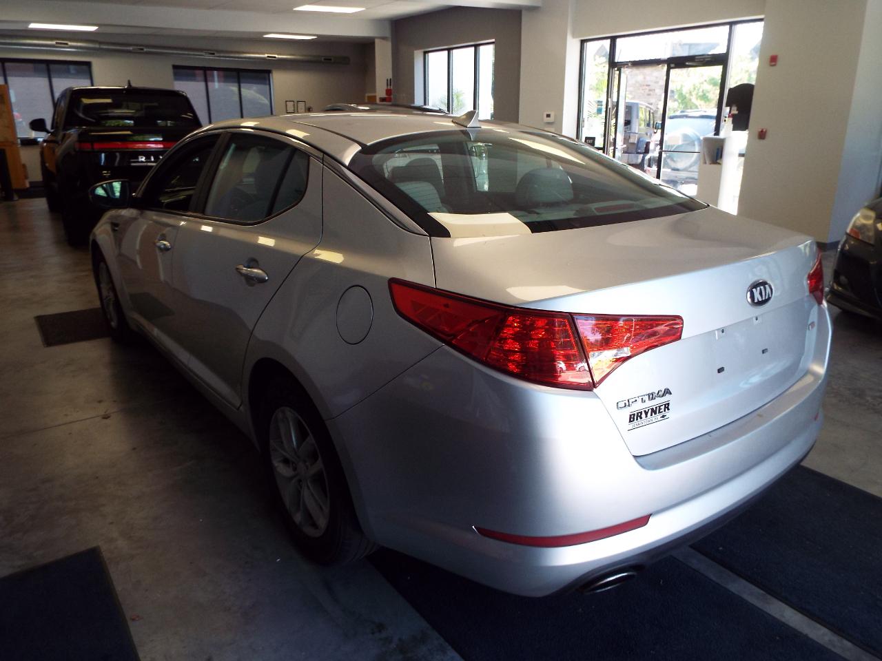 Kia Optima LX MT 2013