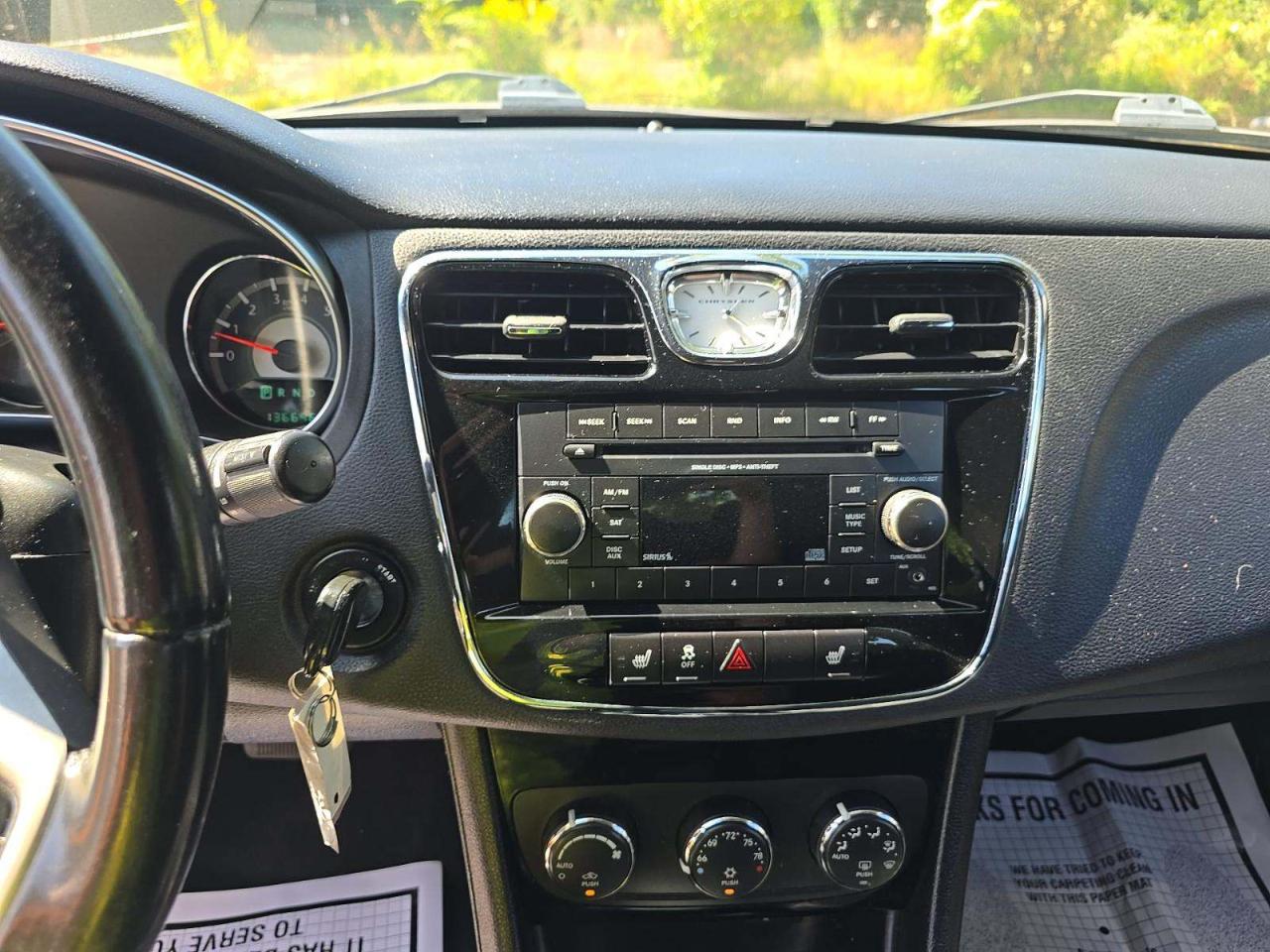 Chrysler 200 Touring 2012