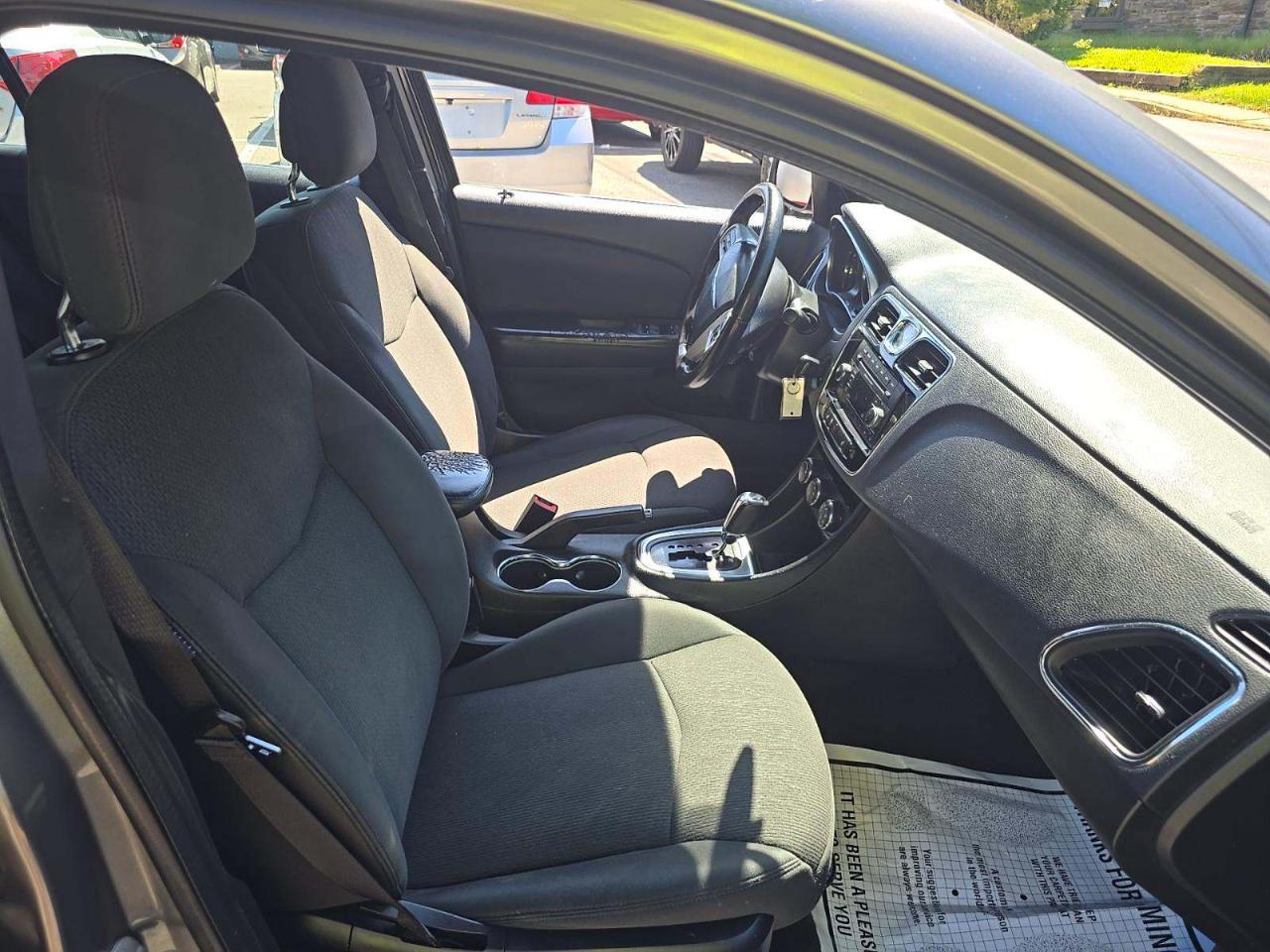 Chrysler 200 Touring 2012