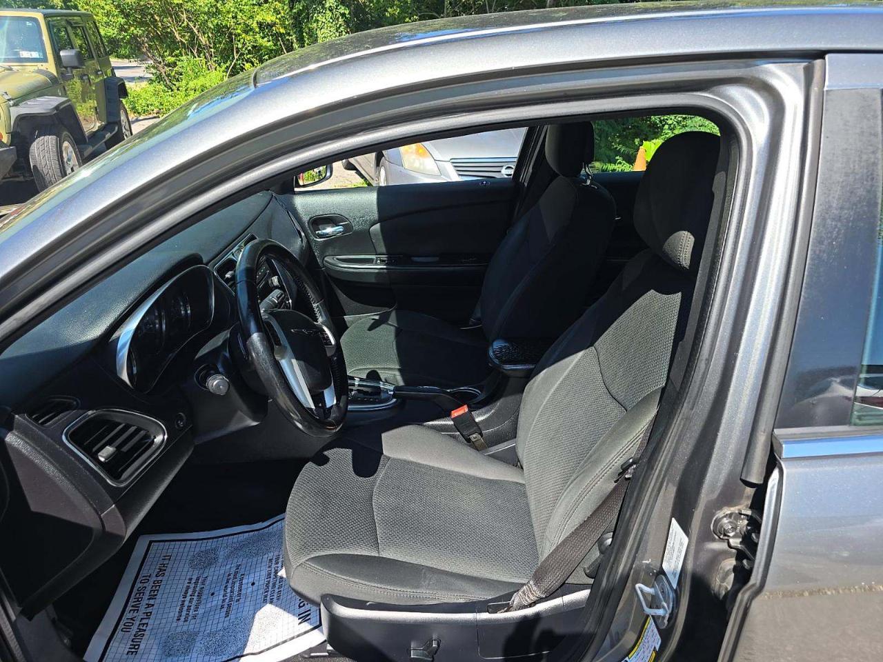 Chrysler 200 Touring 2012