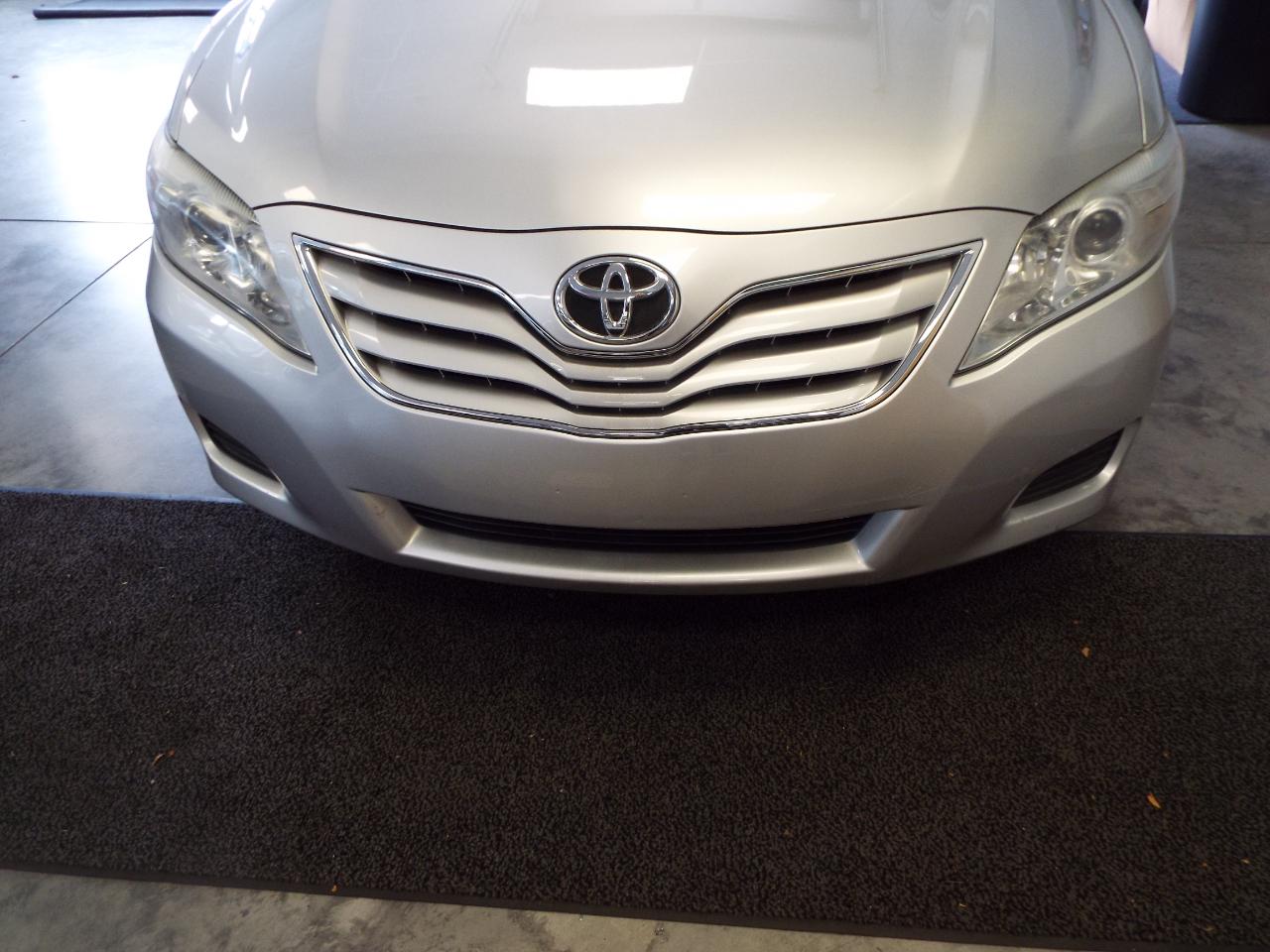 Toyota Camry Base 6-Spd AT 2011