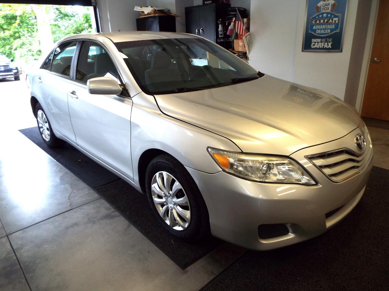 Toyota Camry Base 6-Spd AT 2011