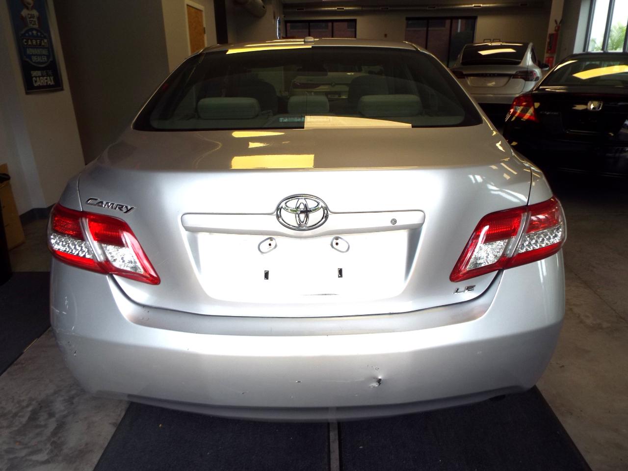 Toyota Camry Base 6-Spd AT 2011