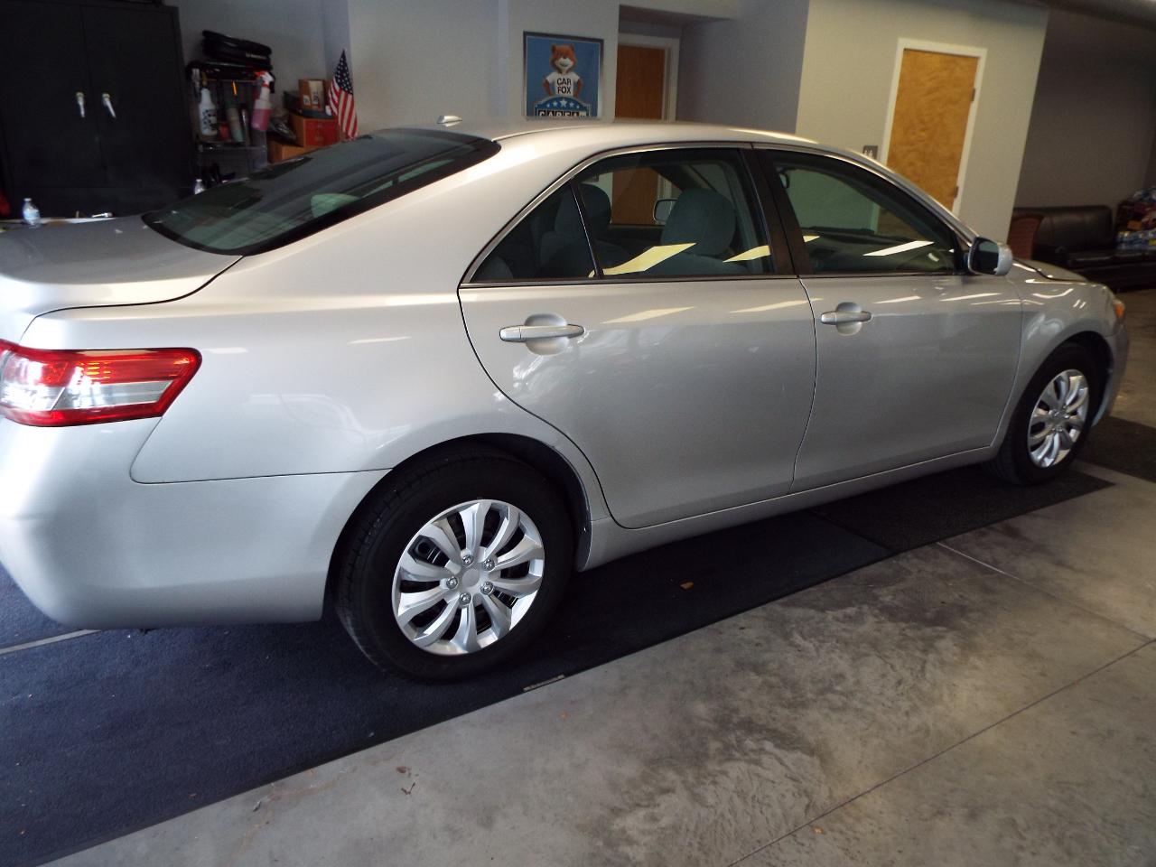 Toyota Camry Base 6-Spd AT 2011