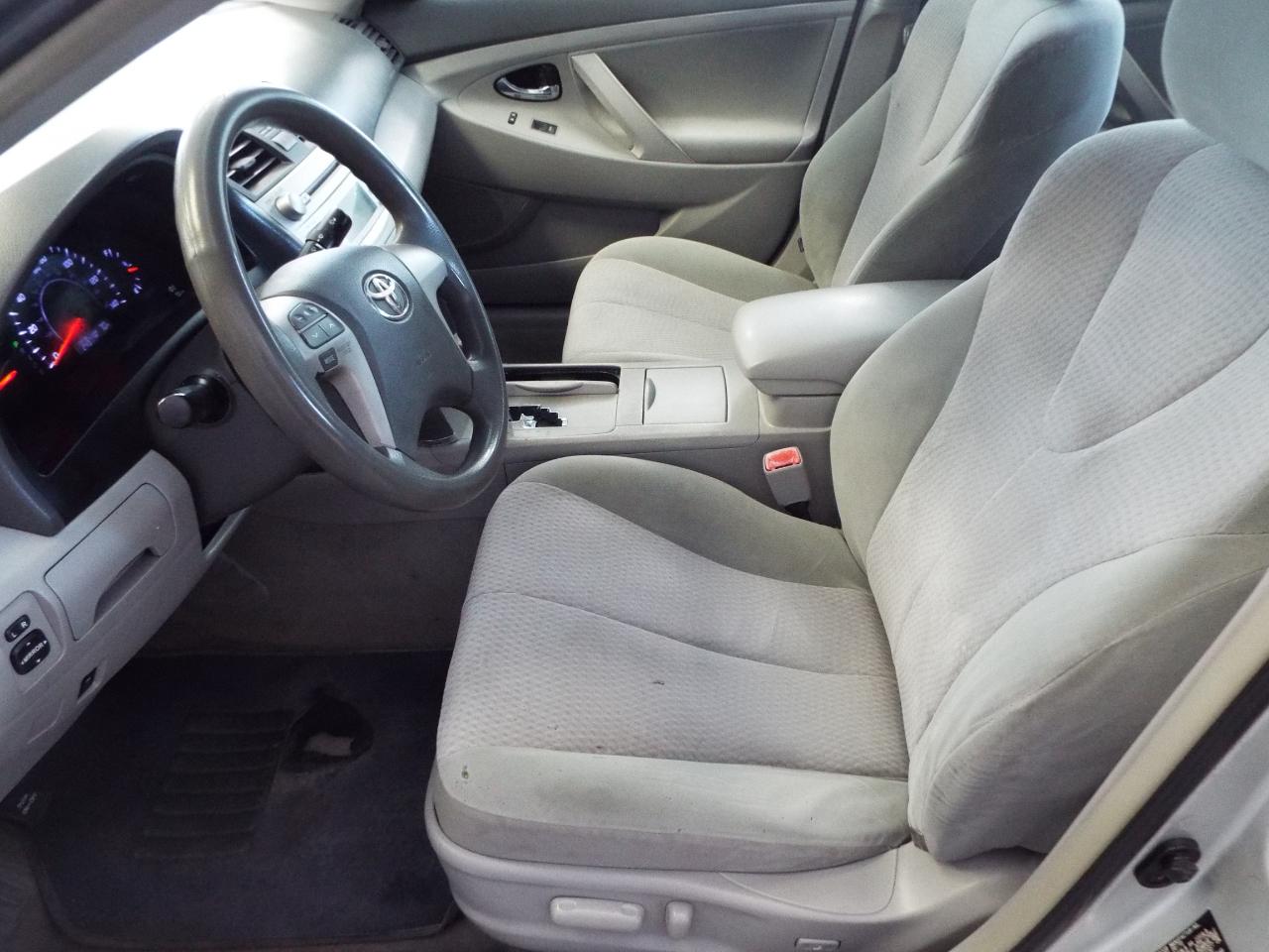 Toyota Camry Base 6-Spd AT 2011