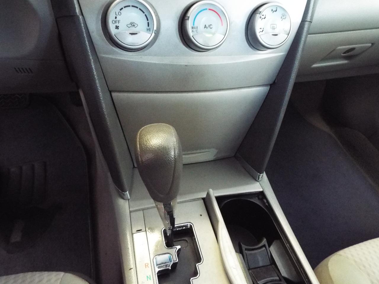 Toyota Camry Base 6-Spd AT 2011