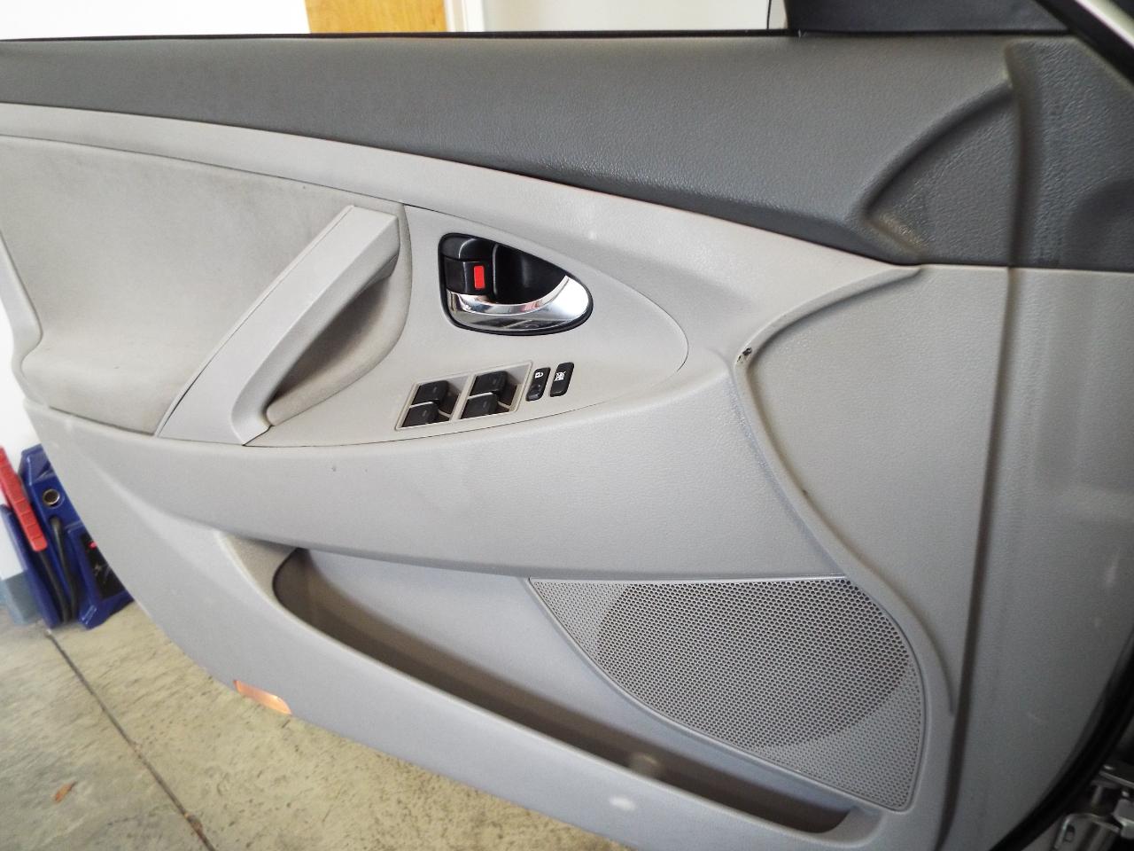 Toyota Camry Base 6-Spd AT 2011
