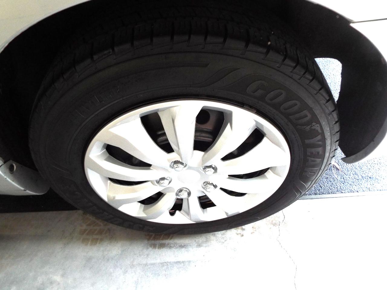Toyota Camry Base 6-Spd AT 2011