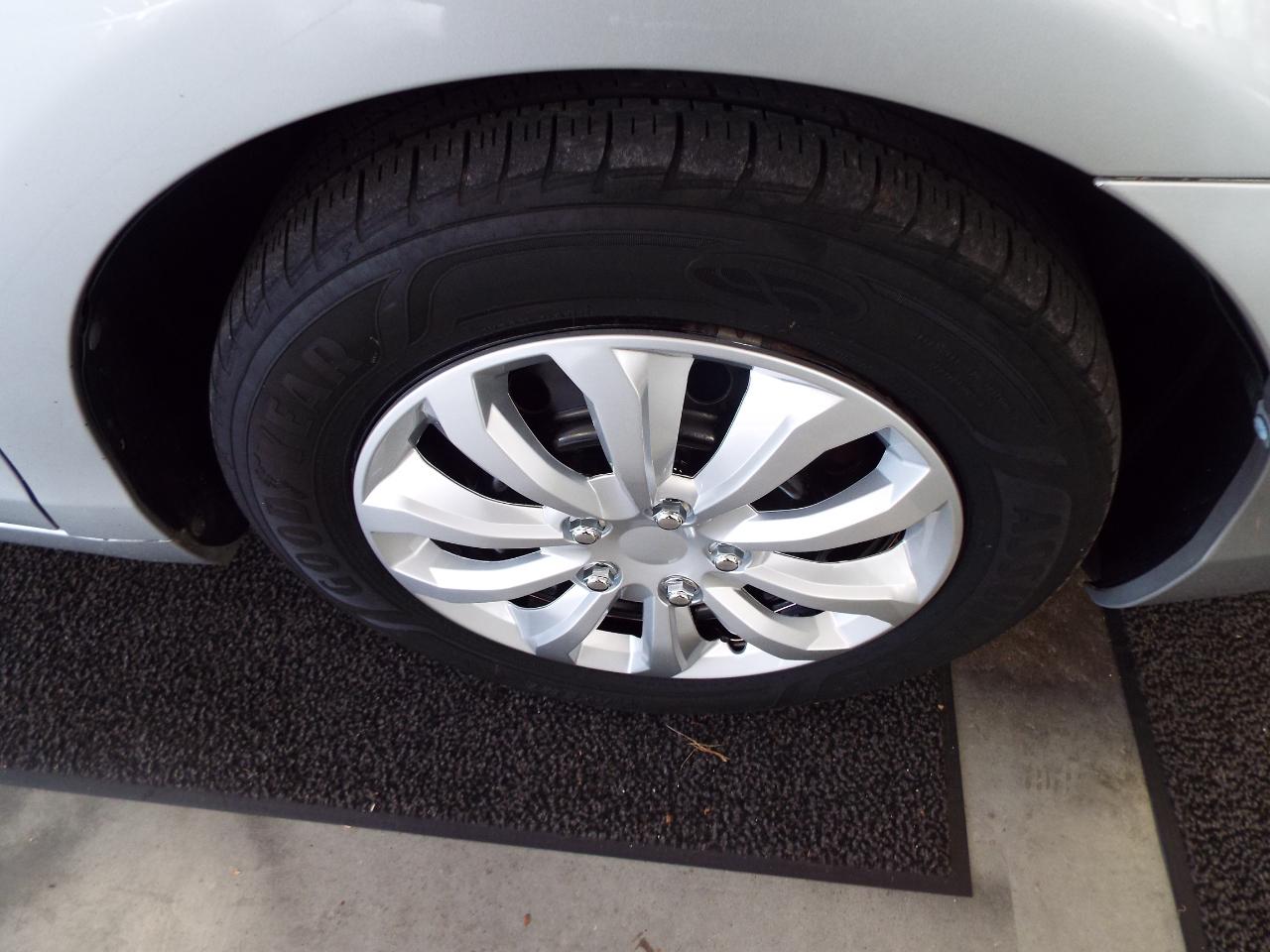 Toyota Camry Base 6-Spd AT 2011