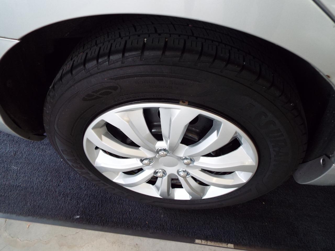 Toyota Camry Base 6-Spd AT 2011