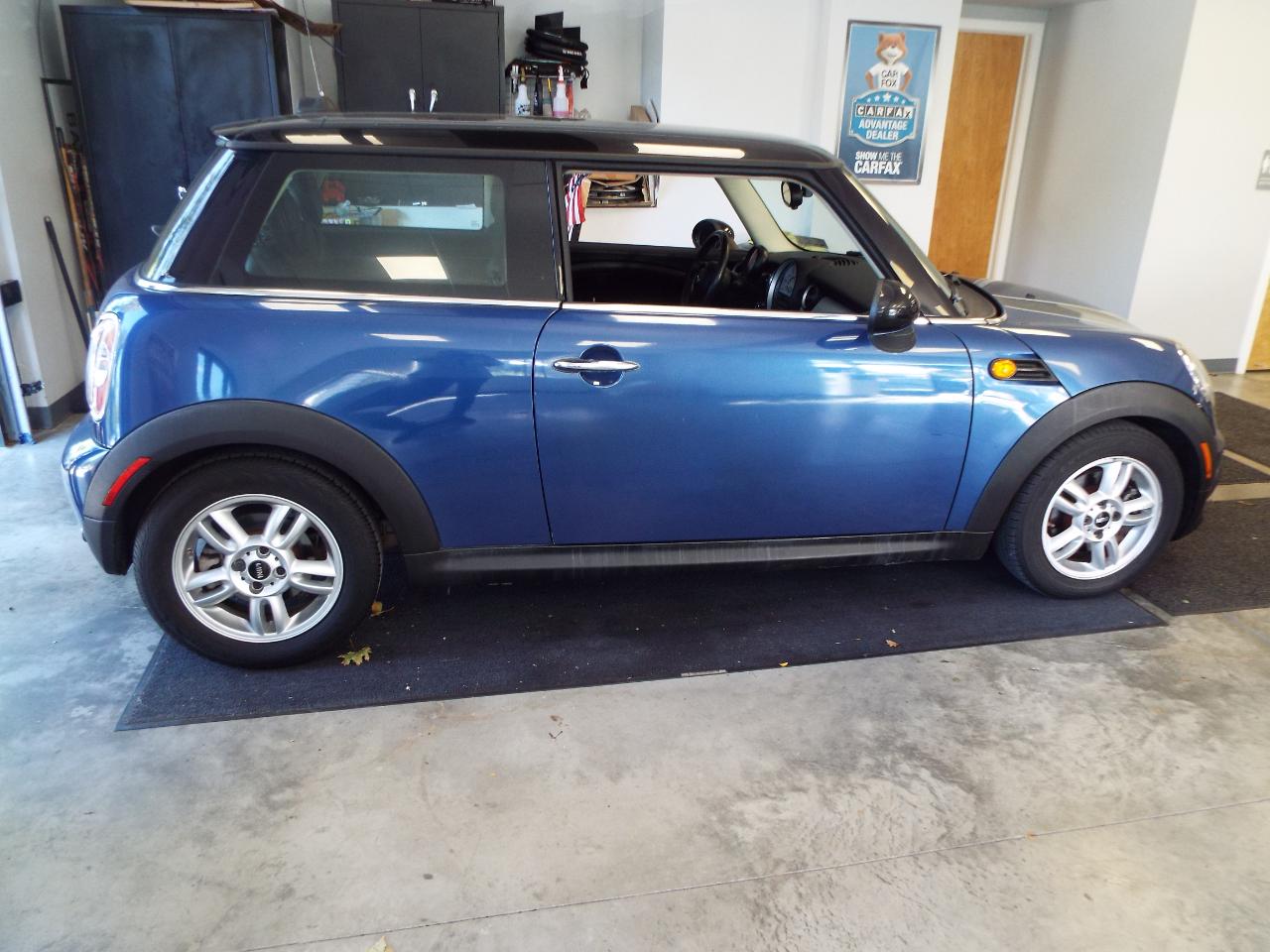 MINI Cooper Base 2D Hatchback 2013