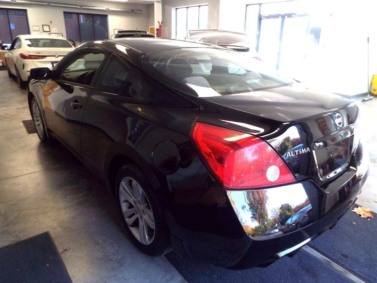Nissan Altima 2.5 S Coupe 2010