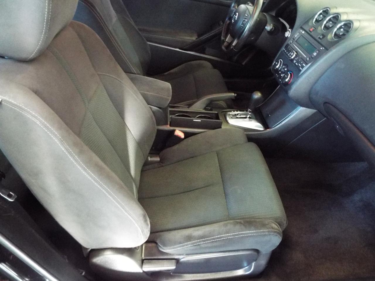 Nissan Altima 2.5 S Coupe 2010