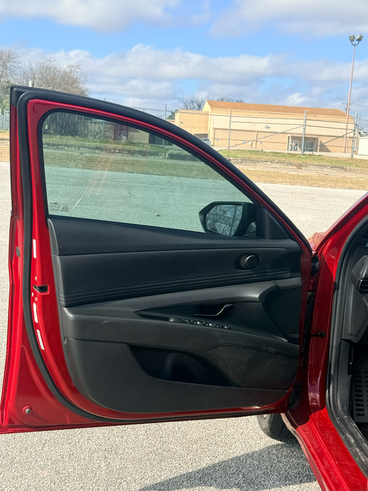 Hyundai Elantra  2025