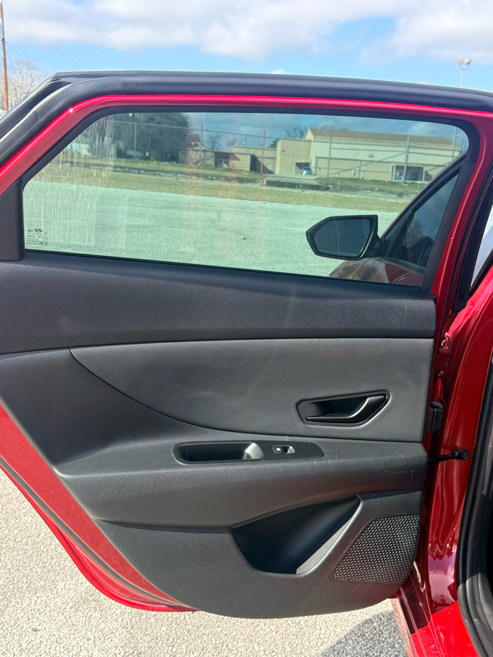 Hyundai Elantra  2025