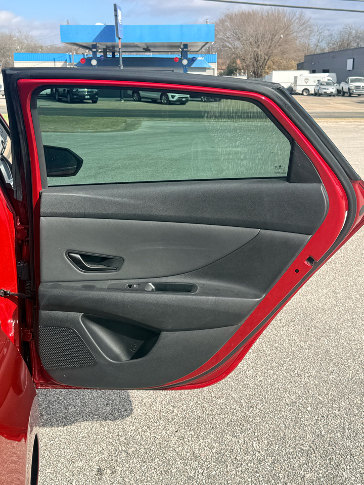 Hyundai Elantra  2025