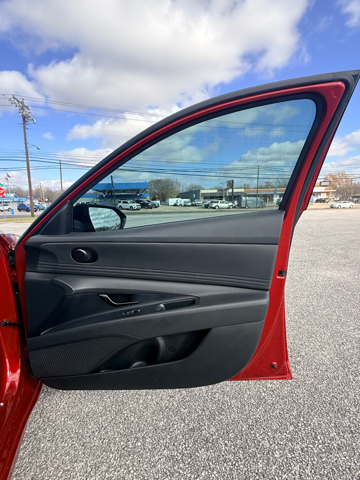 Hyundai Elantra  2025