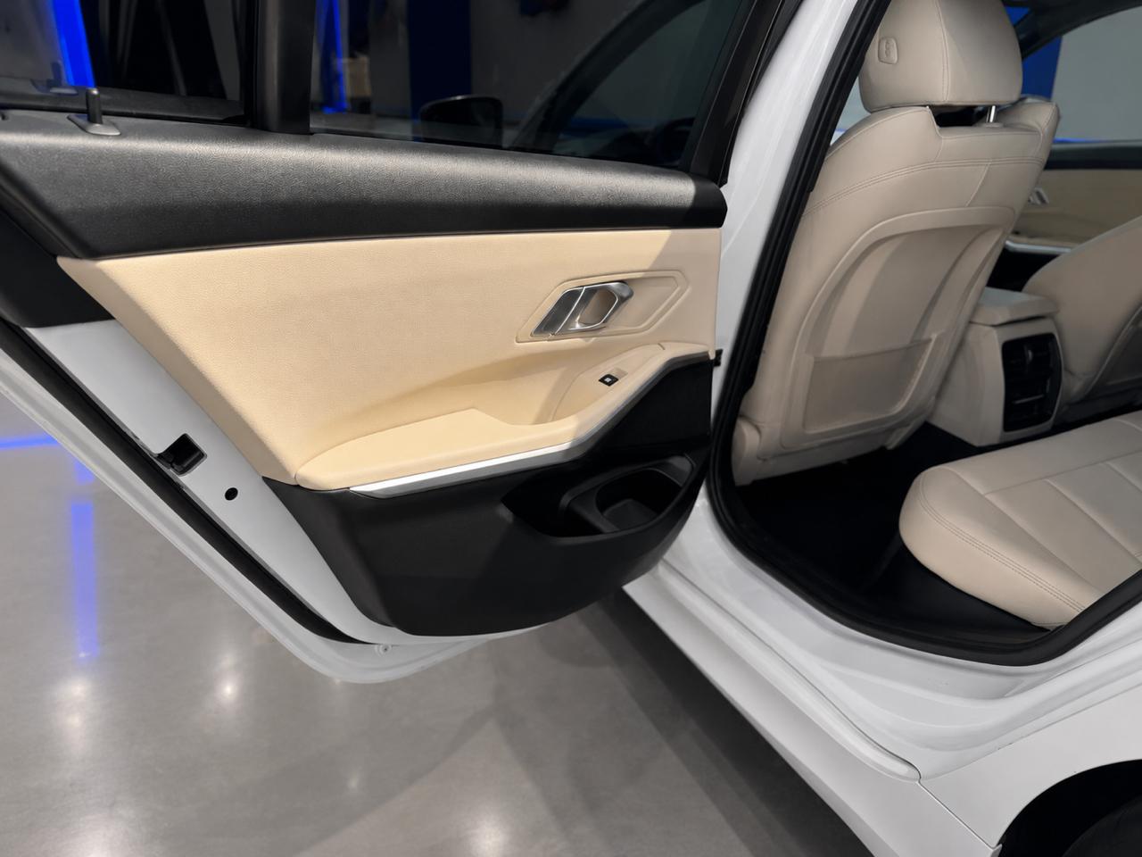 BMW 3-Series  2019