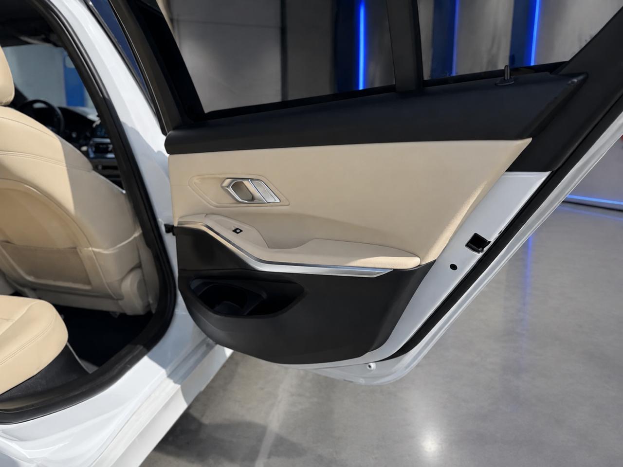 BMW 3-Series  2019