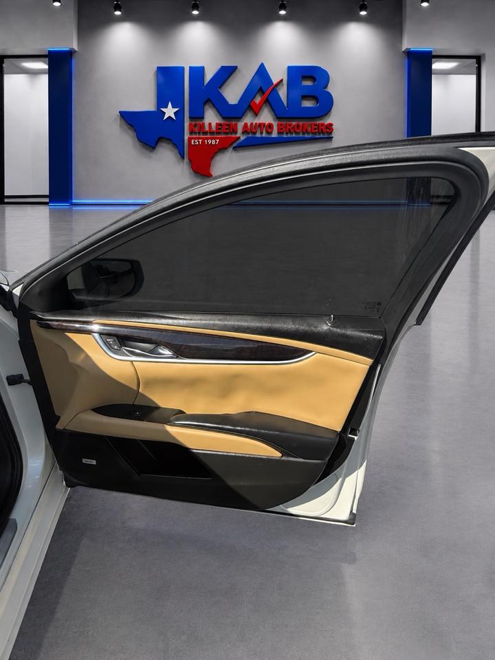 Cadillac XTS  2013